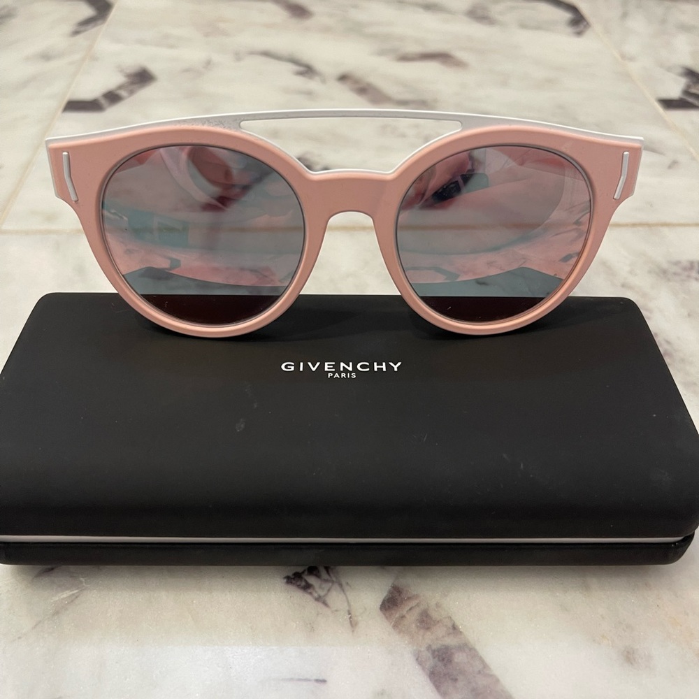 Barely worn authentic Givenchy sunglasses!